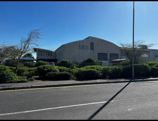 900M² WAREHOUSE TO LET IN AIRPORT INDUSTRIA